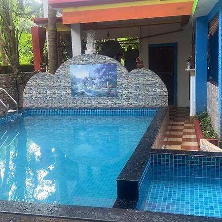 Calangute Beach Side Hotel Bagian luar foto