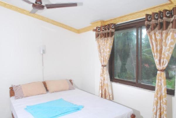 Calangute Beach Side Hotel Bagian luar foto